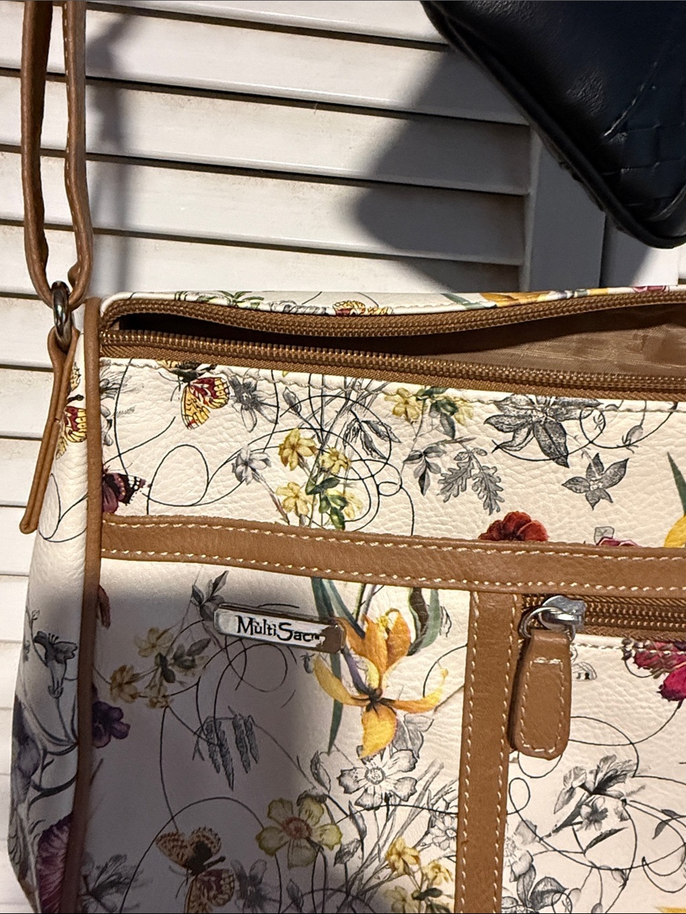 Multisak - Floral Crossbody Shoulder Bag with Tan Trim plus a black cosmetic bag - Picture 2 of 11